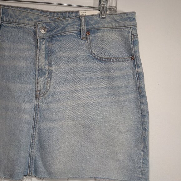 NWT American Eagle Outfitters 18 Raw Hem Jean Perfect Skirt Light Wash Denim 34W - Picture 4 of 13